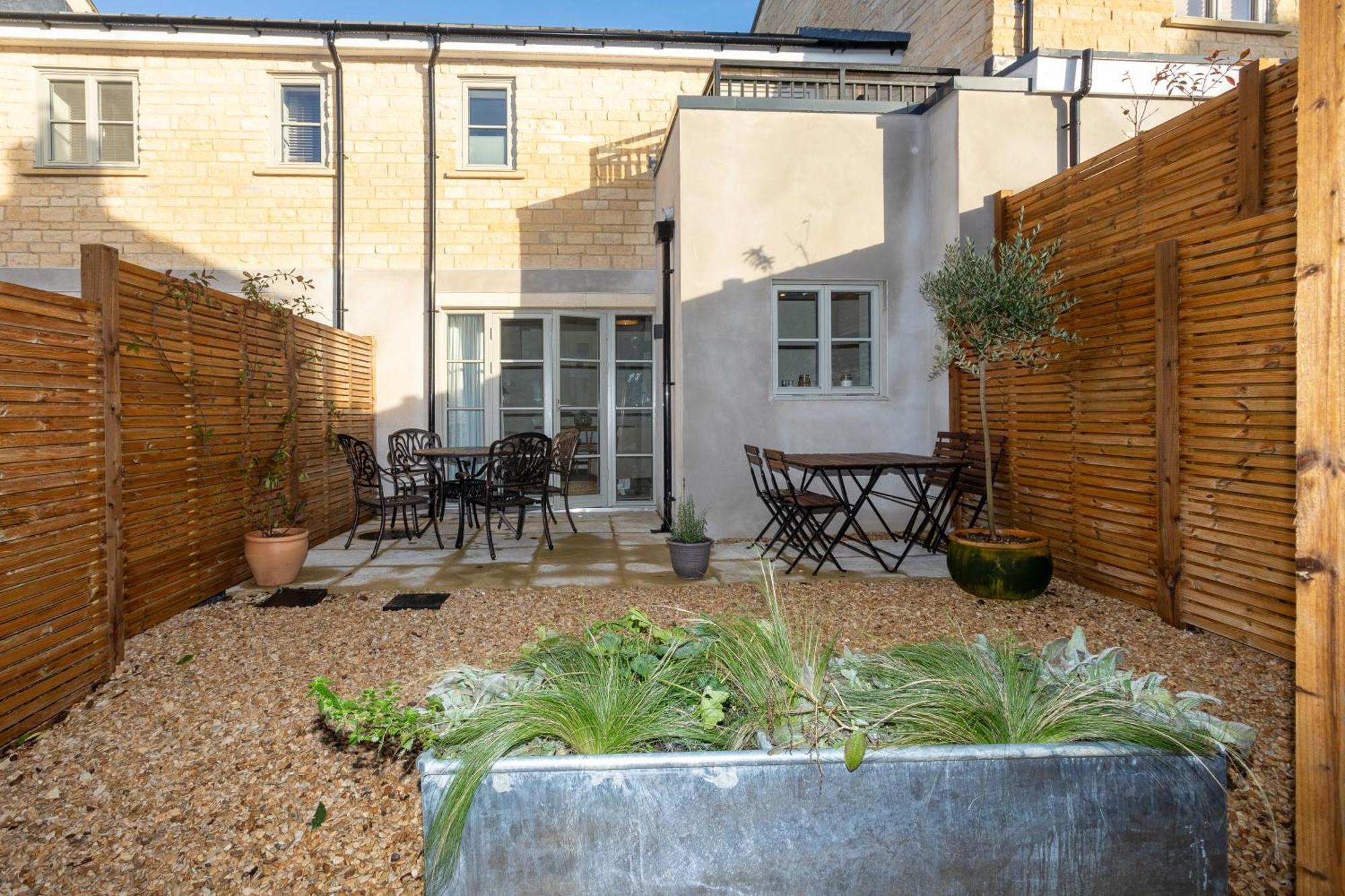 Harpers Yard - 30 *